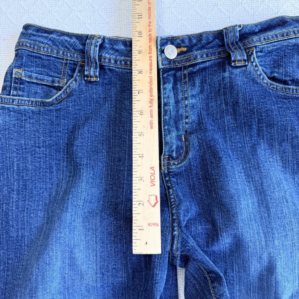 St. Johns Bay Stretch Straight Leg Jeans Medium Wash Blue Denim Size 8 708131